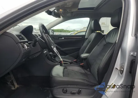 2015 Volkswagen Passat Sel z USA, uszkodzony, nr VIN 1VWCV7A39FC097011